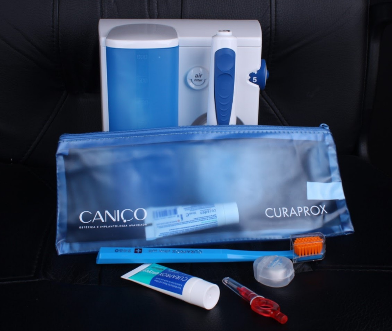 Cuidados de higiene oral em implantes dentários